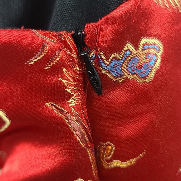 O mighty red embroidered romper. Women's size s - Picture 5 of 8